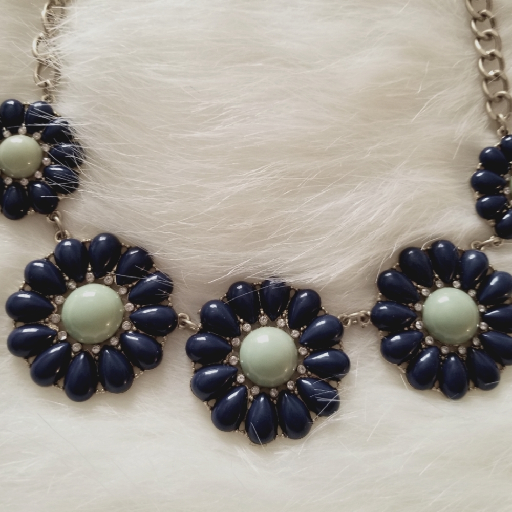 Nice Cookie Lee Flower Cab Statement Necklace New - image 3